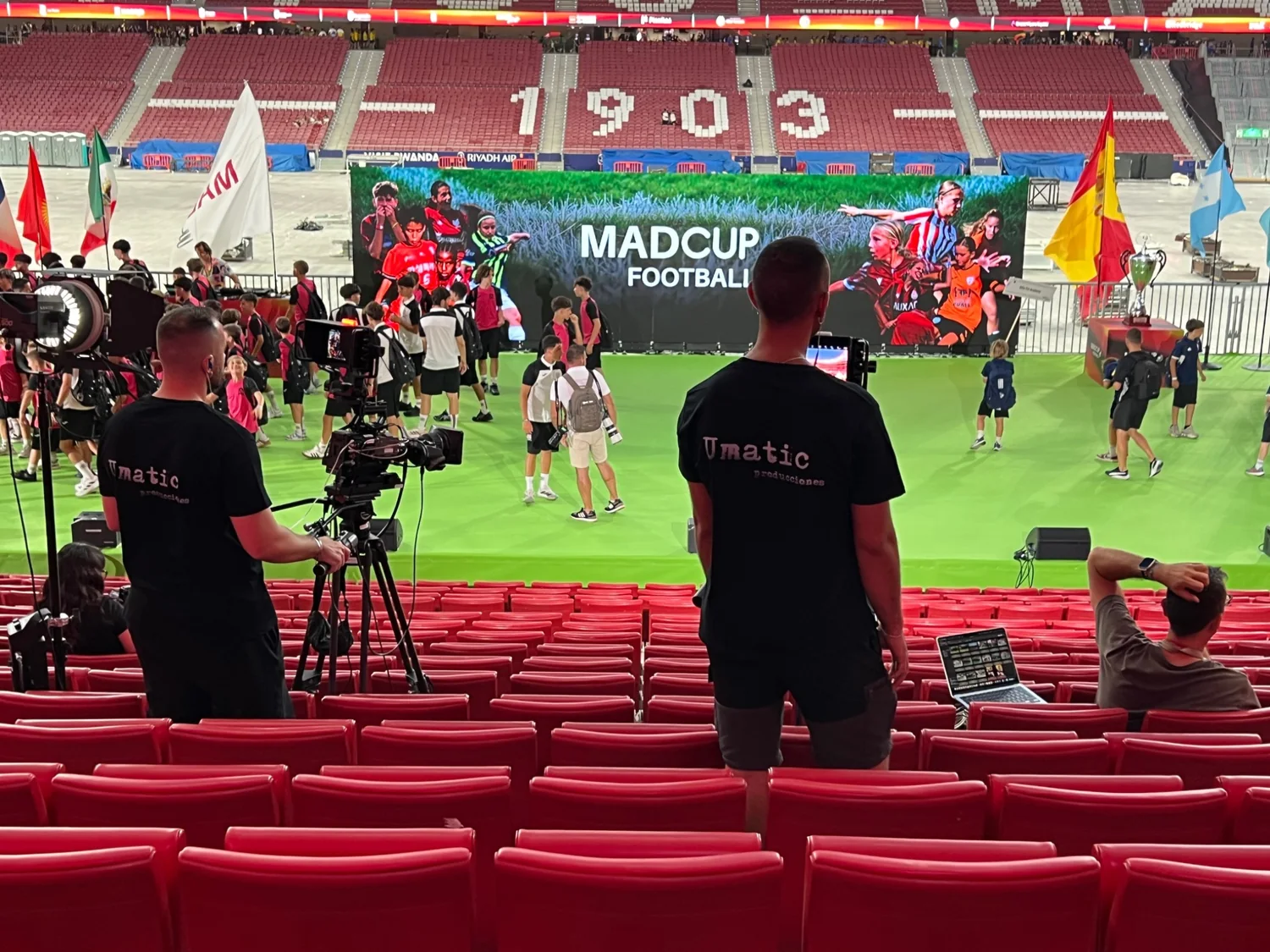 Operadores de Umatic Producciones en un evento deportivo