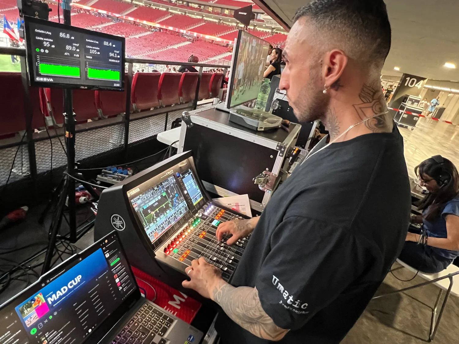 Operador de audio con consola Yamaha DM7